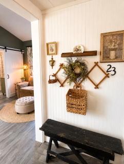 Charming Lake Cottage-Big Barbee Lake Access - 3