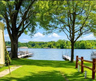 Charming Lake Cottage-Big Barbee Lake Access - 9