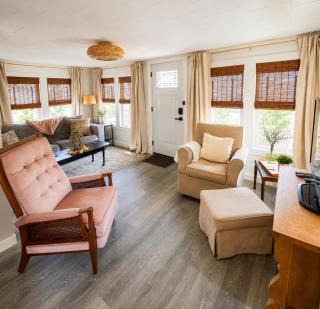 Charming Lake Cottage-Big Barbee Lake Access - 8