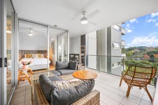 2 Pools - Sauna - Park - CBD Views - Baby Ready - 0