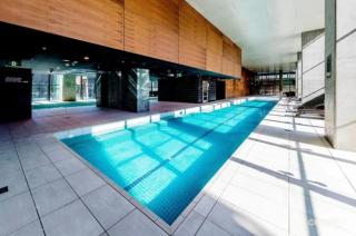 Spencer St CBD HeatedPoolSaunaGymParking - 1