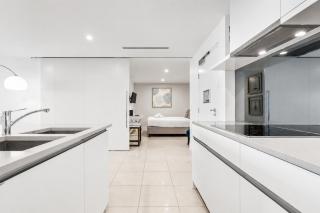 Soul Beachfront SkyHomes and sub Penthouses - by Gold Coast Holidays - 2