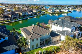 StayAU Sunset Two Story Lakeside Oasis with Scenic Yard - 8