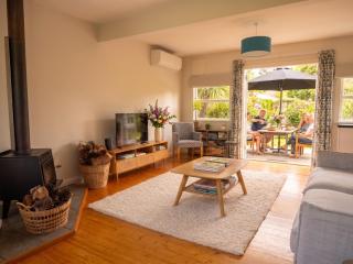 Waikanae Olde Beach Palm Cottage 2 min to Beach - 4