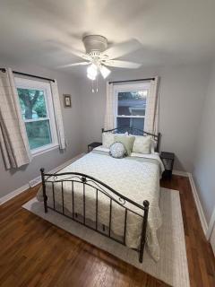 Charming Home near The Legends KC - 9