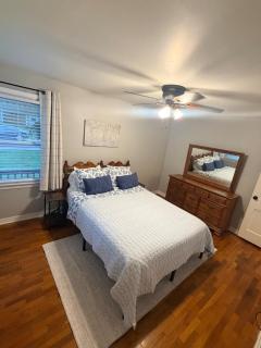 Charming Home near The Legends KC - 3