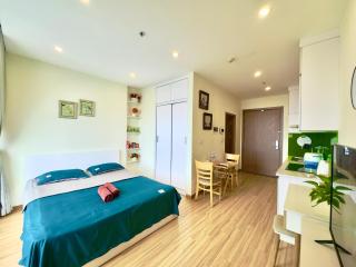 Modern Lakeside Studio Living Near Marriott Hotel and Keangnam Tower - 5