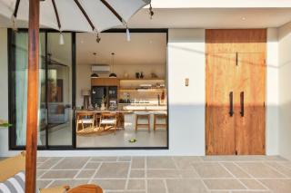 Modern Luxury 3BR Villa - Minutes to Kedungu Beach - 4