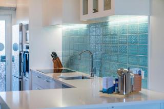 Seaview Studio Apartment - Beachfront with Heated Pool - 1