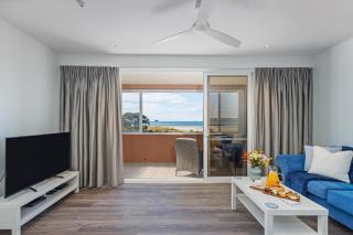 Seaview Studio Apartment - Beachfront with Heated Pool - 4