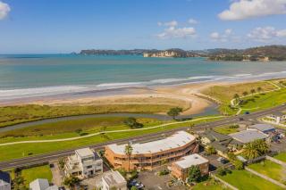 Seaview Studio Apartment - Beachfront with Heated Pool - 5