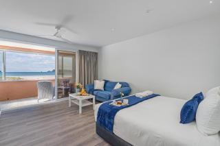 Seaview Studio Apartment - Beachfront with Heated Pool - 7