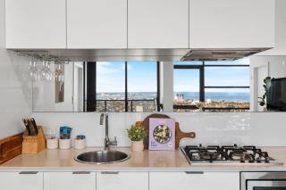 Tiara Southbank 2BR Pool & Parking Walk to Crown - 4