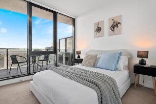 Tiara Southbank 2BR Pool & Parking Walk to Crown - 1