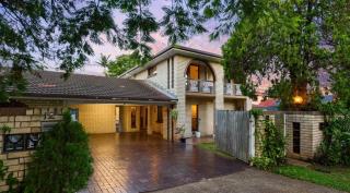 Huge house with 2 buildings and pool 7BR - 0