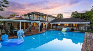 Huge house with 2 buildings and pool 7BR - 6