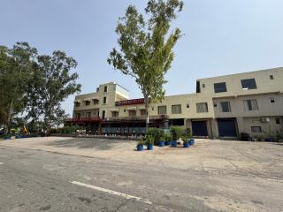 Crystael Hotel - 8