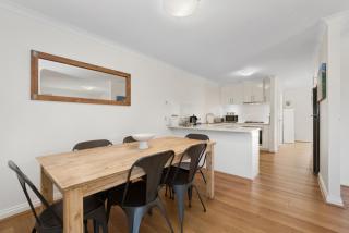 Seaside townhouse escape, stroll to the sea! - 6
