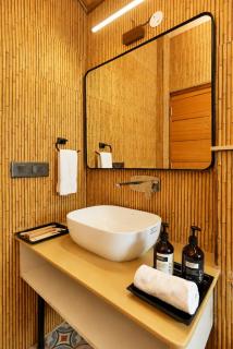 ELIVAAS Signature Kosh Villa with Private Balconies & Panoramic 360 Mountain Views - 2