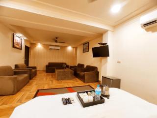 HOTEL KOP INTERNATIONAL - A Legacy Property By Organica Group - Near Ansal Plaza Firozepur Road - Families, Corporates, Couples Favorite - 3