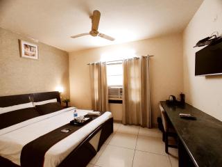 HOTEL KOP INTERNATIONAL - A Legacy Property By Organica Group - Near Ansal Plaza Firozepur Road - Families, Corporates, Couples Favorite - 9