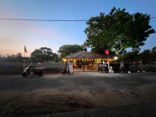 Kora Beach House & Restaurant Cafe - 7