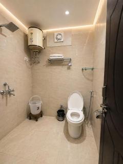 Grand Vista Retriet- A luxury Mountain View Property In Mussoorie By Lilly - 4