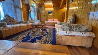 Cafe Saffron Sips & Stays - Alpine Suites Naggar Near Manali - 7