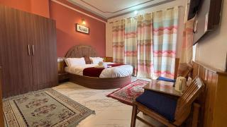 Cafe Saffron Sips & Stays - Alpine Suites Naggar Near Manali - 9