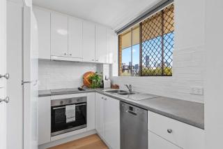 Llewellyn Court Apartments - 3