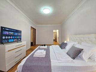 Barokko Terrassa Мережа квартир Alex Apartments у самому Центрі Полтави, Безконтактне заселення 24-7, Електрика, Світло та Опалення цілодобово, Документи для відрядження - 6