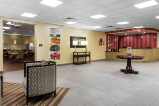 Quality Inn & Suites Charleston - Civic Center - 3