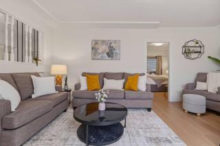 Modern 5Bdrm House, Near Airport Skytrain and Shops - 2