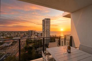 Burleigh Seaside Sanctuary, Pool, Gym, Sea Views, Tram - 9