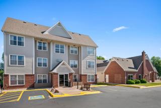 MainStay Suites Appleton Airport - Fox River Mall Area - 8