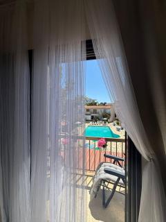 Kyblue Management - 2BR townhouse, mins from harbour - 9