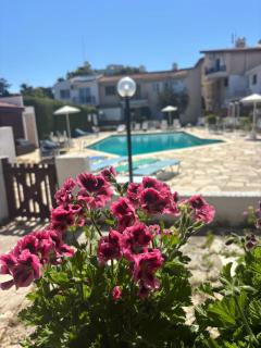 Kyblue Management - 2BR townhouse, mins from harbour - 3