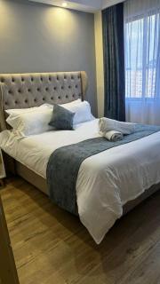serene stays apartment with fully equipped gym , heated swimming pool ,private parking space and amazing scenic views - 5