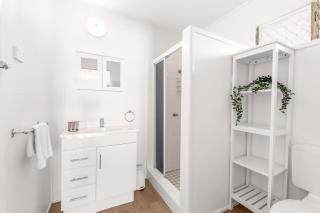 Peaceful 1-Bed Apartment in Kedron with Parking - 4