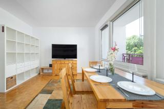 Spacious Apartment for Friends with Balcony & Workspace by Noclegi Renters - 4