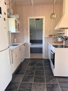 Cozy Holiday Home Near The Beach - 2