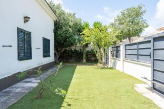 Villa with garden next to the beach - 3