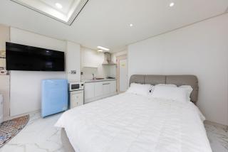 Samcheok white romantic pension - 8