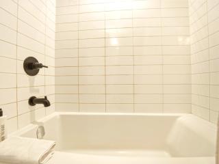 Mountain Retreat with Views and Hot Tub Near Banff Gates - 9