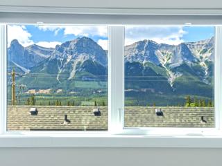 Mountain Retreat with Views and Hot Tub Near Banff Gates - 1