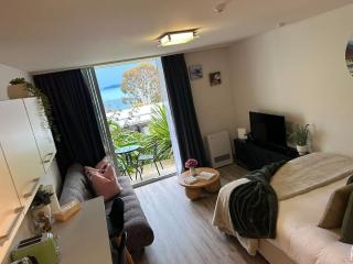 Lake View Studio & Balcony Sleeps 3 - 0