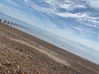 2 bed chalet Greatstone, New Romney sands holiday village 2mins from beach - 0