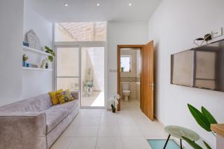 New to the market - 4BR Home in central Sliema by SF Homes - 7