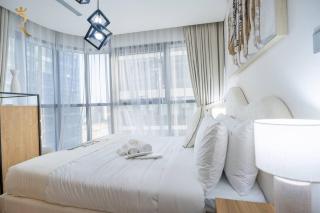 Stylish 2BR - City Chic Elegant Luxe Escape - 7