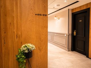 Royal Plaza Hotel - 1